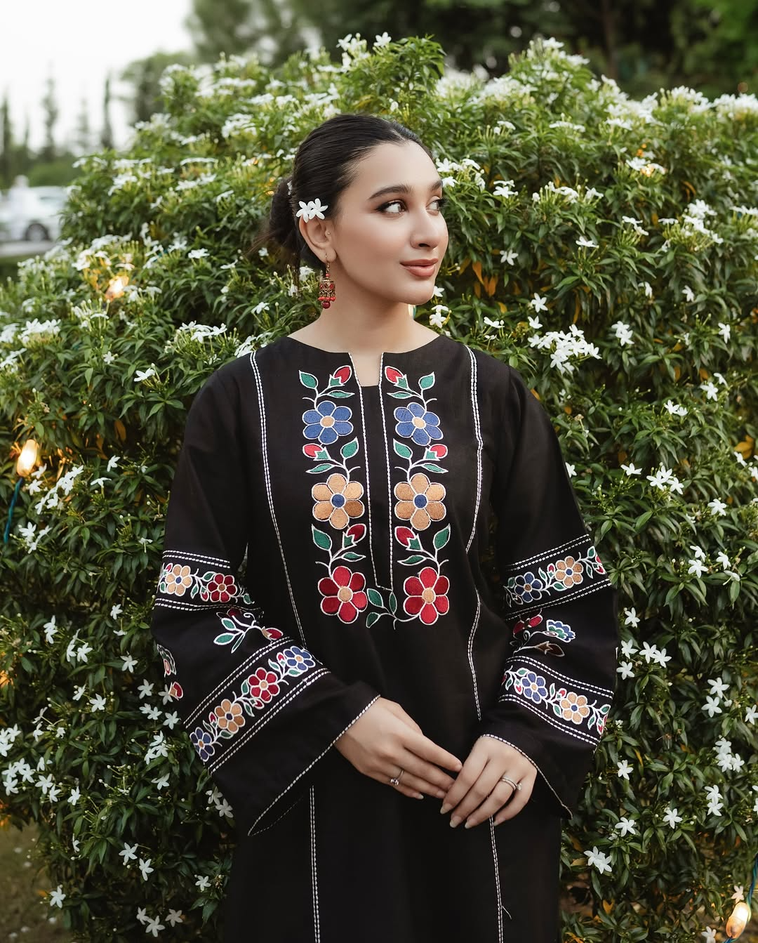 Maya Black (2-Piece Embroidery Set)