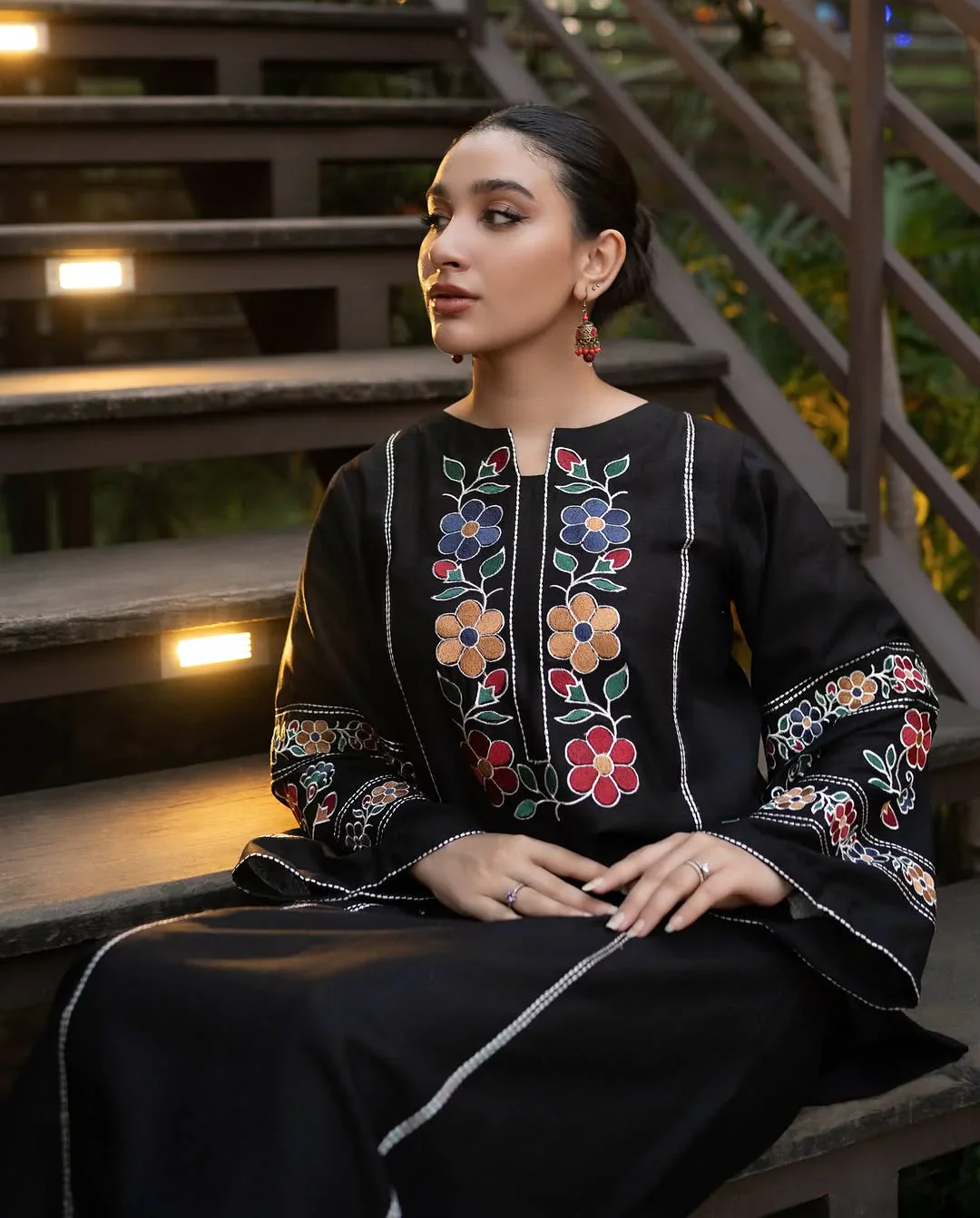 Maya Black (2-Piece Embroidery Set)